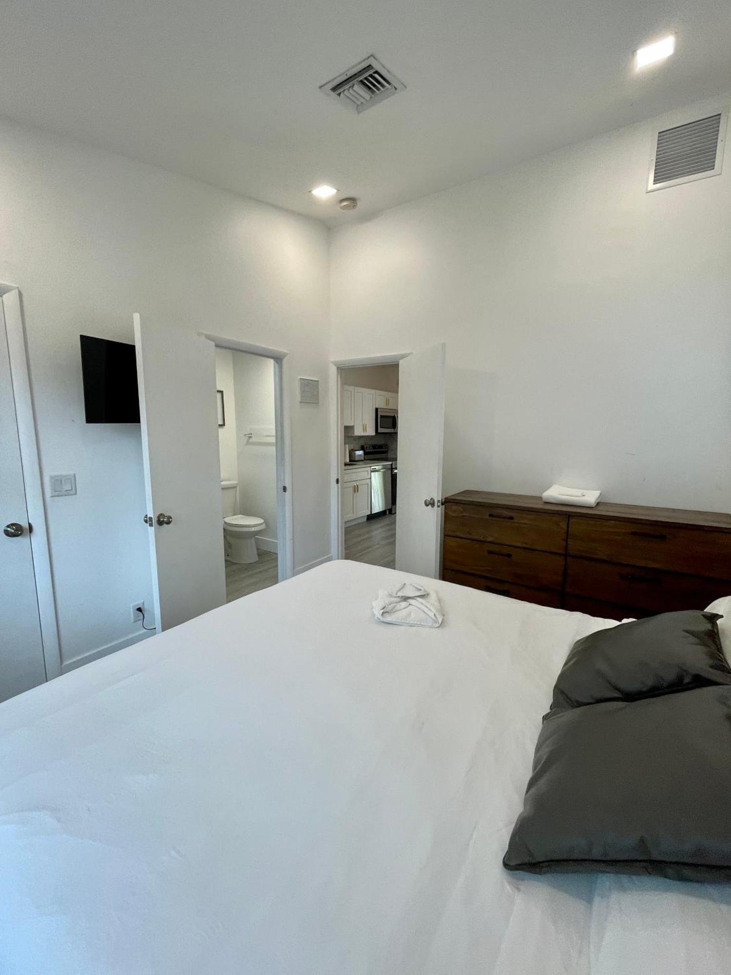 Modern Riverview Apartments Fort Lauderdale Exterior photo